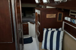 1978 Endeavour 32 Sloop full