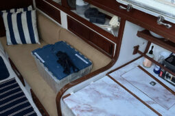 1978 Endeavour 32 Sloop full