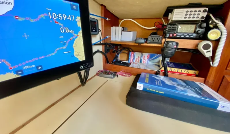 1979 Valiant 37 full