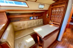 1979 Valiant 37 full